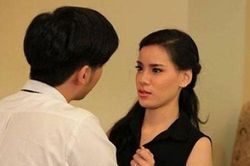 Thấy vợ xách vali ra cửa, chồng chặn cửa, hất hàm 'muốn đi thì trả hết tiền ăn ở', song lời đáp trả đanh thép của chị lại khiến gã bẽ mặt