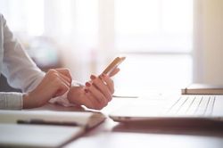 Mẹo vặt mua hàng online: Cách bạn 'tự vệ' khỏi những trò gian lận quảng cáo trên mạng xã hội
