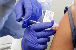 Ưu tiên tiêm Vaccine COVID-19 cho 3 đội bóng đứng đầu V.league