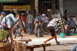 Nhà hoạt động Myanmar tuyên bố tăng cường biểu tình sau 'ngày chết chóc'