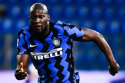 Lukaku tỏa sáng sau cú bứt tốc từ sân nhà
