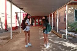Trường học Texas yêu cầu nữ sinh ăn mặc để làm hài lòng nam giới