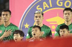 Người quan sát: Vừa chạy vừa xếp hàng