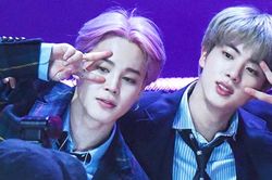 BTS: Jimin và Jin tiết lộ liệu 'chất cồn' có giúp họ hát hay hơn