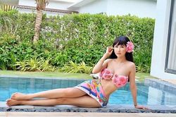 Trào lưu lấy hoa làm áo, mỹ nhân khoe trọn body sexy 'nghẹt thở'