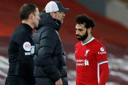 Salah 'mặt nặng mày nhẹ' vì bị thay ra trận Liverpool thua Chelsea