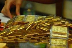Vàng SJC giảm mạnh vẫn cao hơn thế thế giới gần 9 triệu đồng/lượng