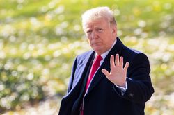 YouTube sẽ khôi phục tài khoản của cựu Tổng thống Mỹ Donald Trump nhưng với một điều kiện