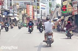 Làm xiếc trên đường