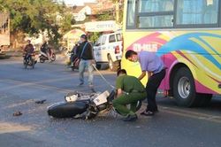 Xe khách tông xe máy, cụ ông 91 tuổi tử vong trên đường đi cấp cứu