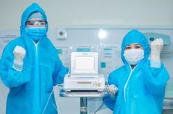 Tôn vinh những phụ nữ trên tuyến đầu chống dịch COVID-19