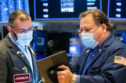 Chứng khoán Mỹ: Hồi phục sau đợt bán tháo mạnh, Nasdaq vẫn chốt tuần giảm hơn 2%