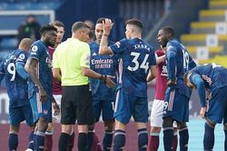Burnley 1–1 Arsenal: Công làm thủ phá, 'Pháo thủ' mất điểm trên sân khách