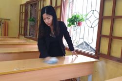 Hải Phòng: Giáo viên hối hả vệ sinh trường lớp, đón trò trở lại trường ngày 8/3