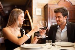 Cậu út 'con nhà có điều kiện' và cú lừa cả tình lẫn tiền hoành tráng của 'gái làng chơi'