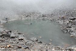 Bí ẩn về hồ xương người khổng lồ trên đỉnh Himalaya