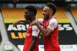 Aubameyang và Saka: Đôi vai gánh vác hy vọng