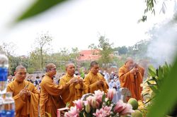 Thiền viện Trúc Lâm Yên Thành đúc đại hồng chung