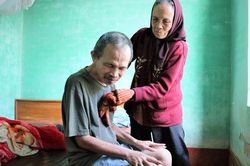 Hải Phòng: Xót thương gia cảnh mẹ già suốt 30 năm nuôi 2 con tâm thần trong căn nhà cũ nát