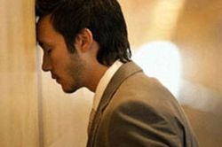 Vừa nhìn thấy tờ giấy chứng sinh trong chiếc hộp kỷ vật của mẹ, tôi rụng rời chân tay phát hiện mình đã phạm sai lầm nghiêm trọng
