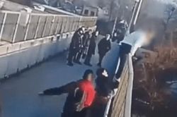 Cô gái định nhảy cầu tự tử theo 'trend' TikTok và cái kết không ngờ