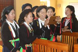 Nghiêng nửa bầu trời
