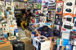 TP.HCM xử lý tiếng ồn karaoke tự phát: Người bán loa kéo đứng ngồi không yên