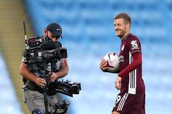 Bản quyền truyền hình bóng đá: Premier League sắp nghèo hơn?