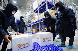 Hôm nay tiêm vắc-xin cho nhân viên y tế