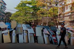 Myanmar: Súng vẫn nổ vào người biểu tình