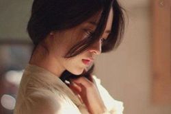 Chồng tôi treo ảnh cưới với vợ cũ trong phòng ngủ