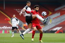 CĐV Liverpool muốn bán Salah sau pha kiến tạo cho đối phương sút tung lưới Alisson
