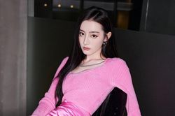 Địch Lệ Nhiệt Ba vướng nghi án phẫu thuật thẩm mỹ vì mặt cứng đơ, ngày càng giống Lý Tiểu Lộ