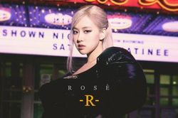 Hứa thật nhiều, YG cho màn debut solo của Rosé (BlackPink)... 2 bài