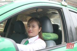 'Bóng hồng' sau vô lăng