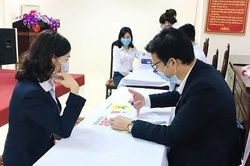 Khám, tư vấn sức khỏe, xét nghiệm máu phát hiện ung thư sớm cho đoàn viên công đoàn