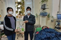 Bé gái 6 tuổi bị mẹ đánh đập, nhốt một mình trong phòng trọ ở Hải Dương