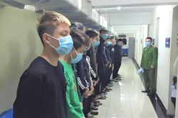 Đi giải quyết mâu thuẫn trên mạng xã hội, 17 thanh niên chém nhầm người