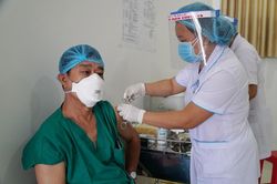 Những người đầu tiên ở Gia Lai được tiêm vaccine Covid-19
