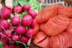 Cách muối củ cải đỏ giòn vị chua ngọt