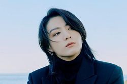 Jungkook BTS khoe màu tóc mới tự nhuộm cực ưng ý