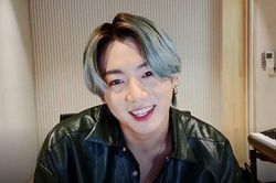 Triệu phú như Jungkook BTS mà dùng điện thoại 'thảm' thế này