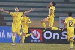 Bản tin V-League 9/3: Bùi Tiến Dũng ra mắt thương hiệu thời trang