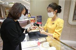 Giá vàng giảm sâu nhất 9 tháng qua: Nhà đầu tư lỗ nặng