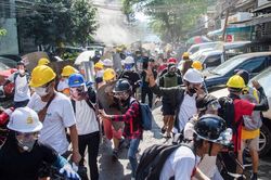 Myanmar: 200 thanh niên bị cảnh sát bao vây, LHQ kêu gọi trả tự do