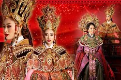 Hoa hậu Khánh Vân khoe thần thái quyền lực với trang phục hoành tráng