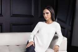 Victoria Beckham kêu gọi dân tình 'đốt hết áo lót' mừng ngày 8/3