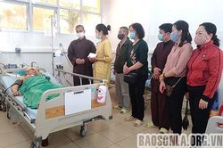 Tặng 50 triệu đồng cho bệnh nhân có hoàn cảnh khó khăn