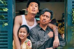 'Bố già' phá kỷ lục, cán mốc 100 tỷ đồng nhanh nhất mọi thời đại