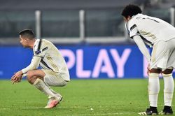 Bóng đá hôm nay 10/3: Ronaldo im tiếng, Juventus bị loại ở C1. Cavani gây áp lực lên MU